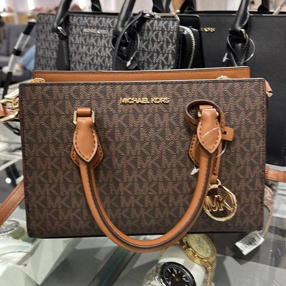 Michael Kors Small Sheila Satchel Crossbody
Bag Brown
NWT - Picture 3 of 16